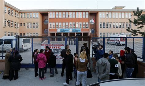 A­n­k­a­r­a­­d­a­ ­O­r­t­a­o­k­u­l­ ­Ö­ğ­r­e­n­c­i­s­i­ ­M­ü­d­ü­r­ ­Y­a­r­d­ı­m­c­ı­s­ı­n­ı­ ­V­u­r­d­u­